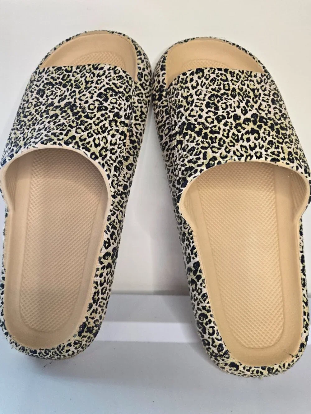 The Cloudies Coshion Slides - Leopard - Women's 8.5-9 - Picture 1 of 5